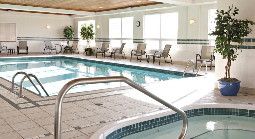 Country Inn & Suites By Radisson, Calgary-Northeast Экстерьер фото