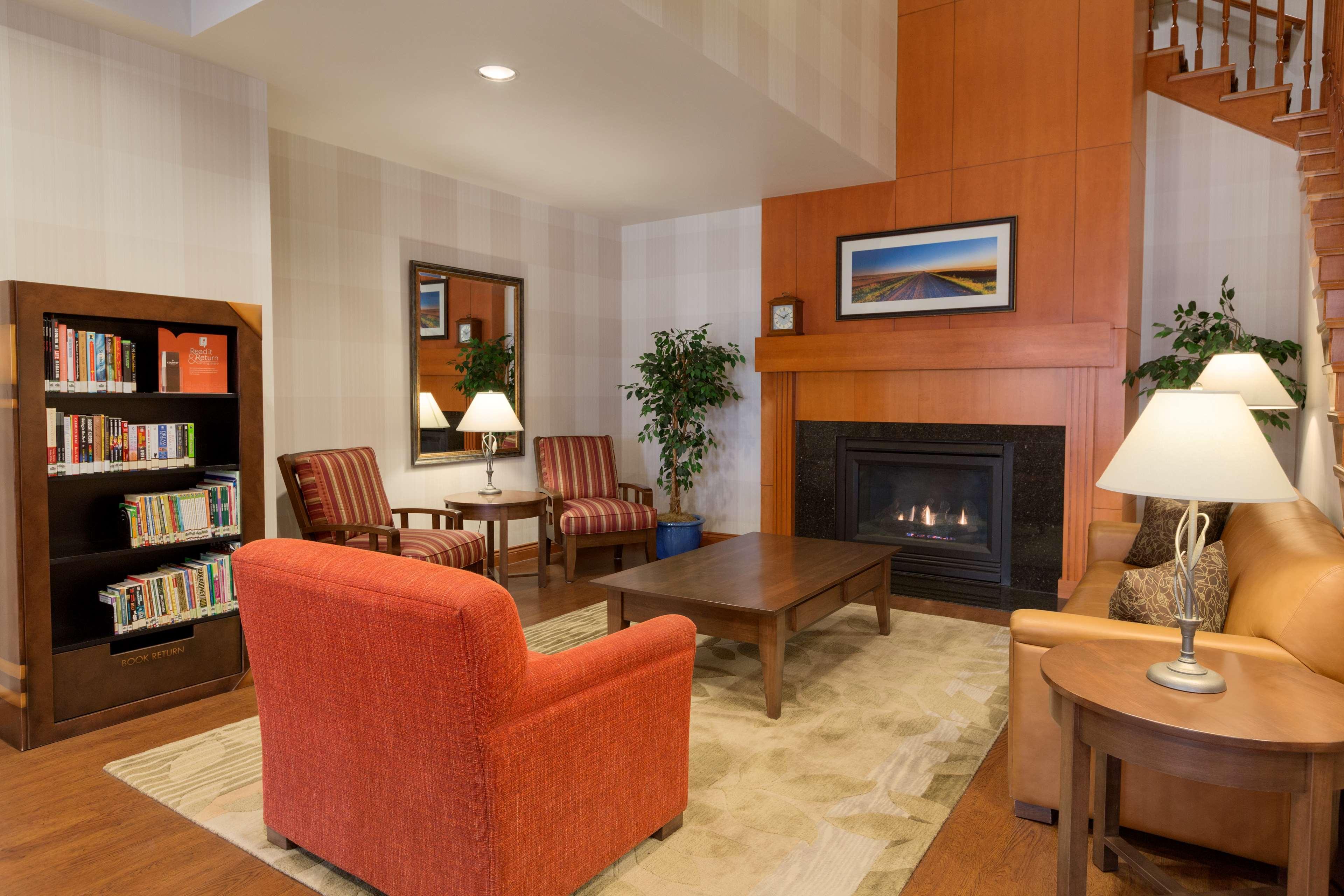 Country Inn & Suites By Radisson, Calgary-Northeast Экстерьер фото