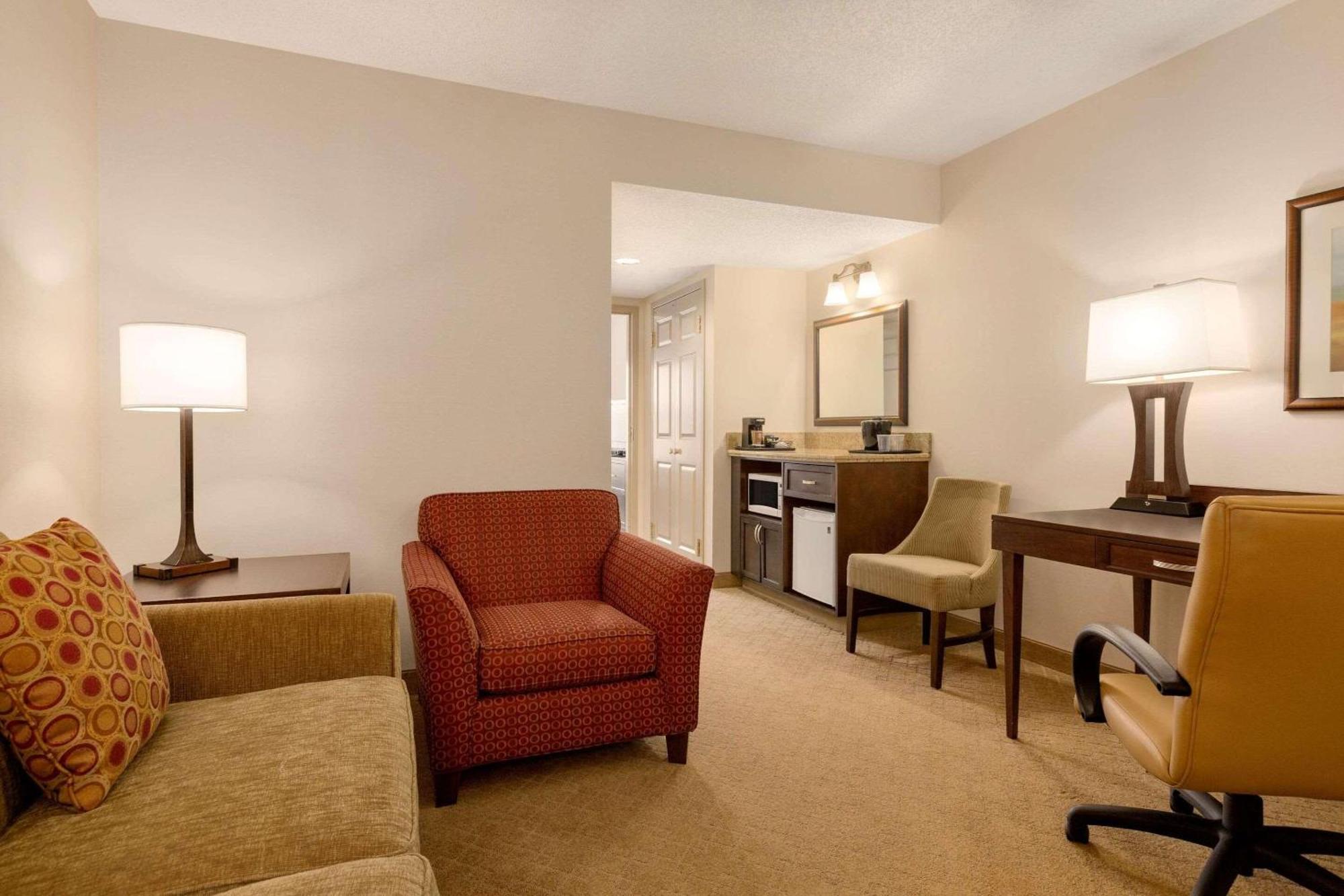 Country Inn & Suites By Radisson, Calgary-Northeast Экстерьер фото