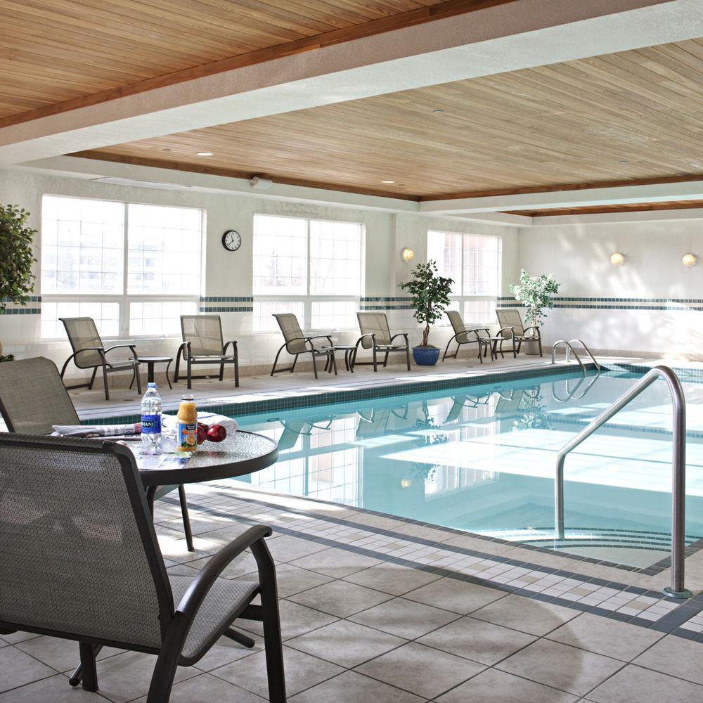 Country Inn & Suites By Radisson, Calgary-Northeast Экстерьер фото