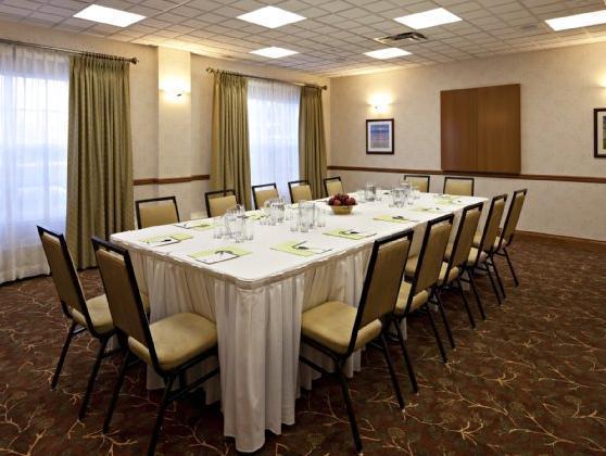 Country Inn & Suites By Radisson, Calgary-Northeast Экстерьер фото
