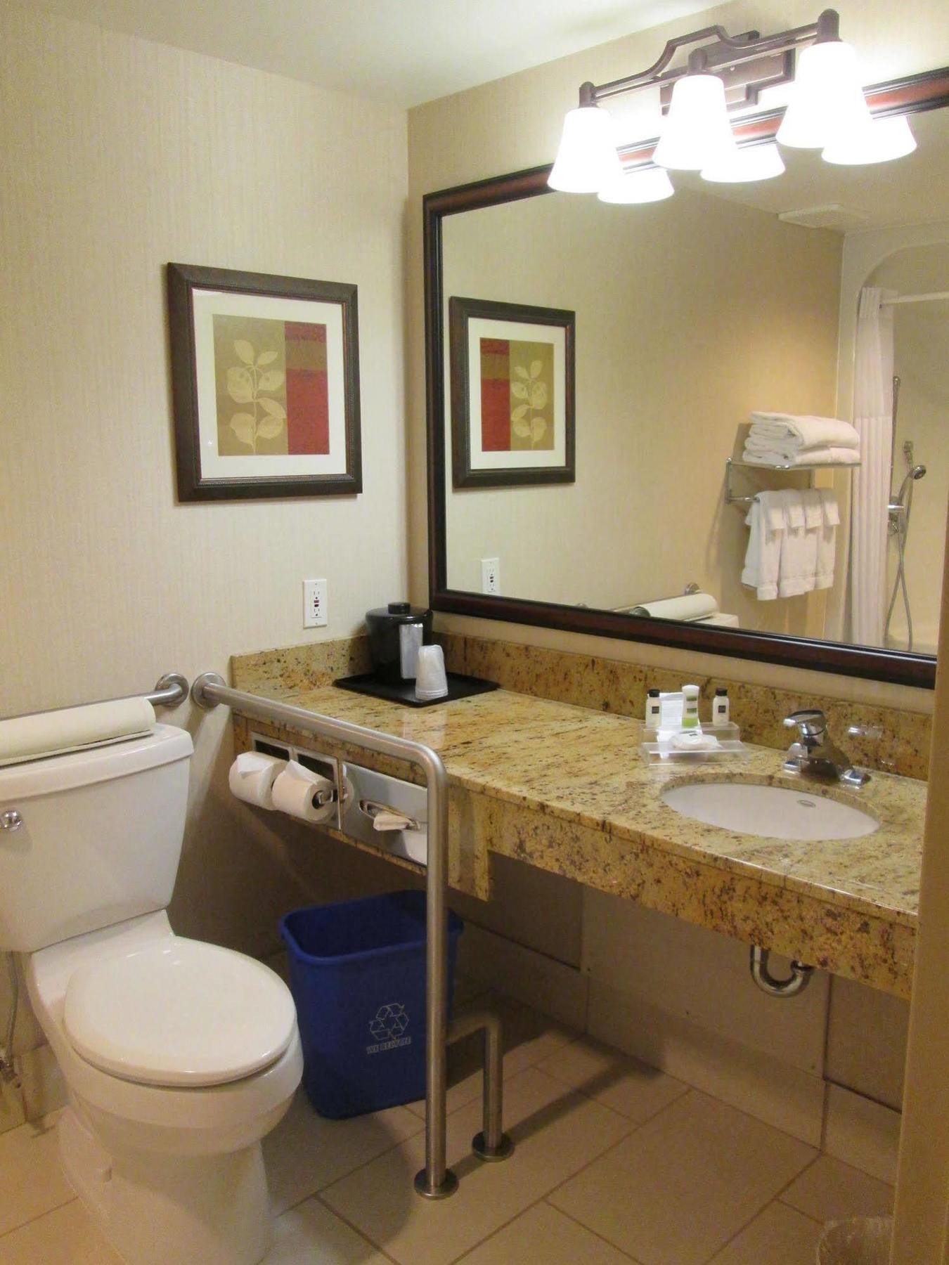 Country Inn & Suites By Radisson, Calgary-Northeast Экстерьер фото