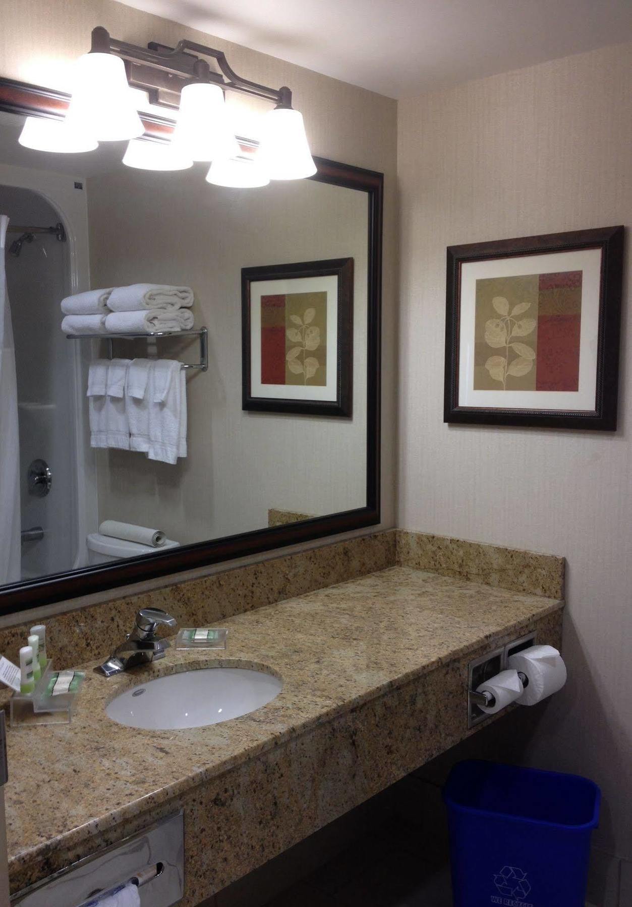 Country Inn & Suites By Radisson, Calgary-Northeast Экстерьер фото