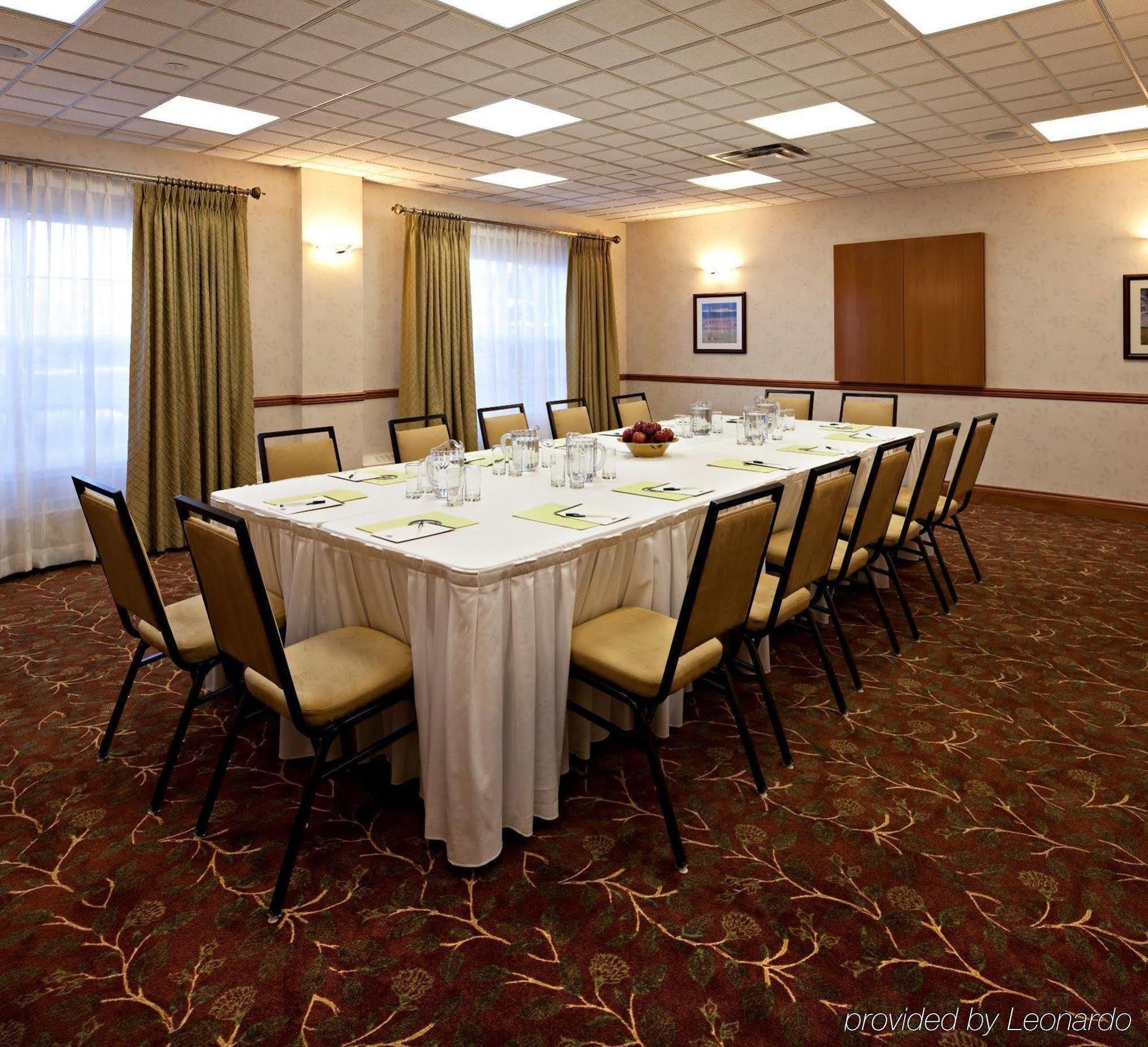 Country Inn & Suites By Radisson, Calgary-Northeast Экстерьер фото
