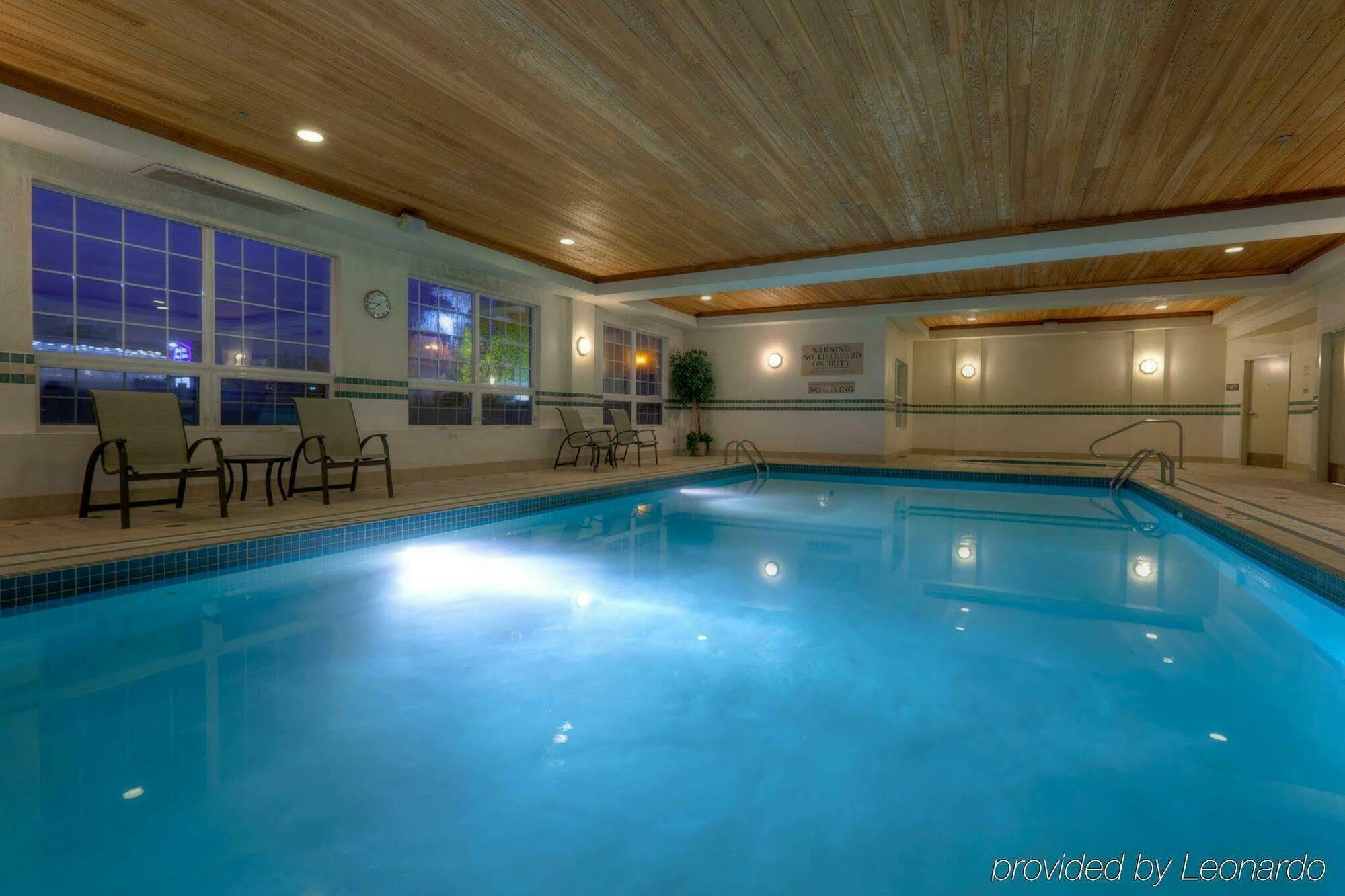 Country Inn & Suites By Radisson, Calgary-Northeast Экстерьер фото